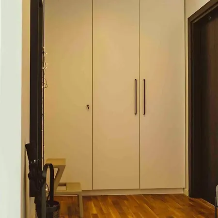 Vivando - Beautiful B + Parking Apartment *